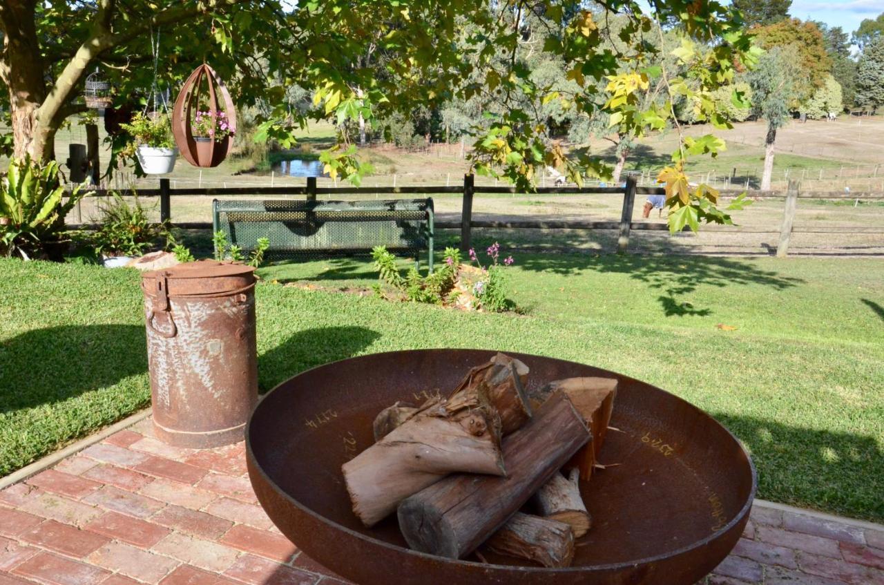 The Stables Hotel Wandin North Ngoại thất bức ảnh